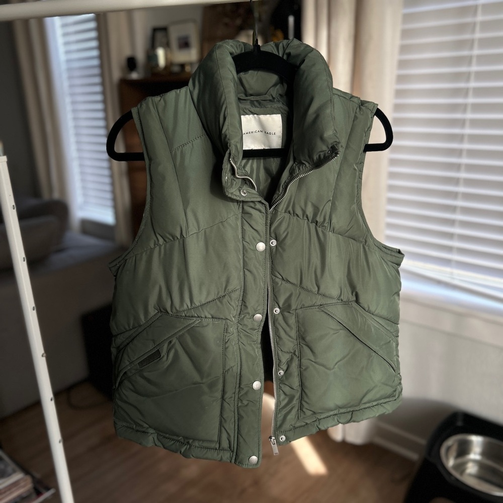American Eagle Puffer Vest